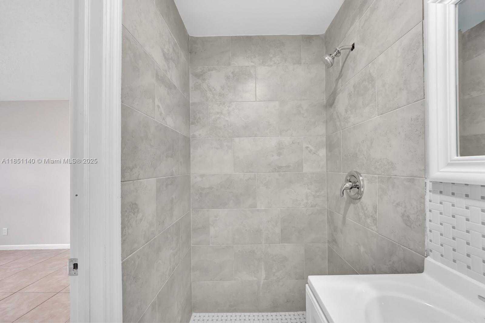 Small Image of 2610 RIVERLAND DR #2, Fort Lauderdale Number 24