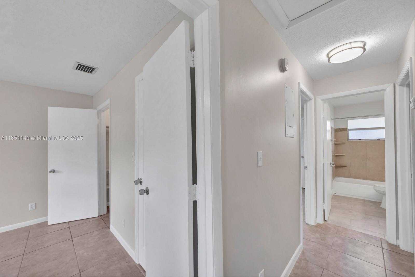 Small Image of 2610 RIVERLAND DR #2, Fort Lauderdale Number 26