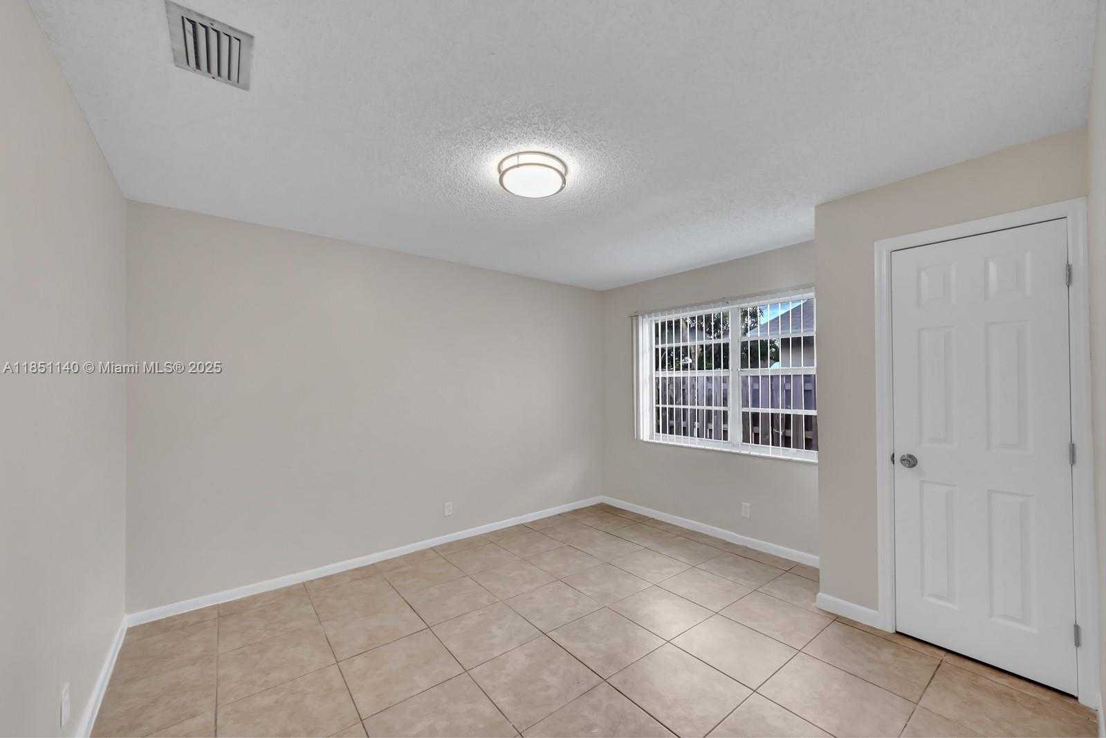 Small Image of 2610 RIVERLAND DR #2, Fort Lauderdale Number 27