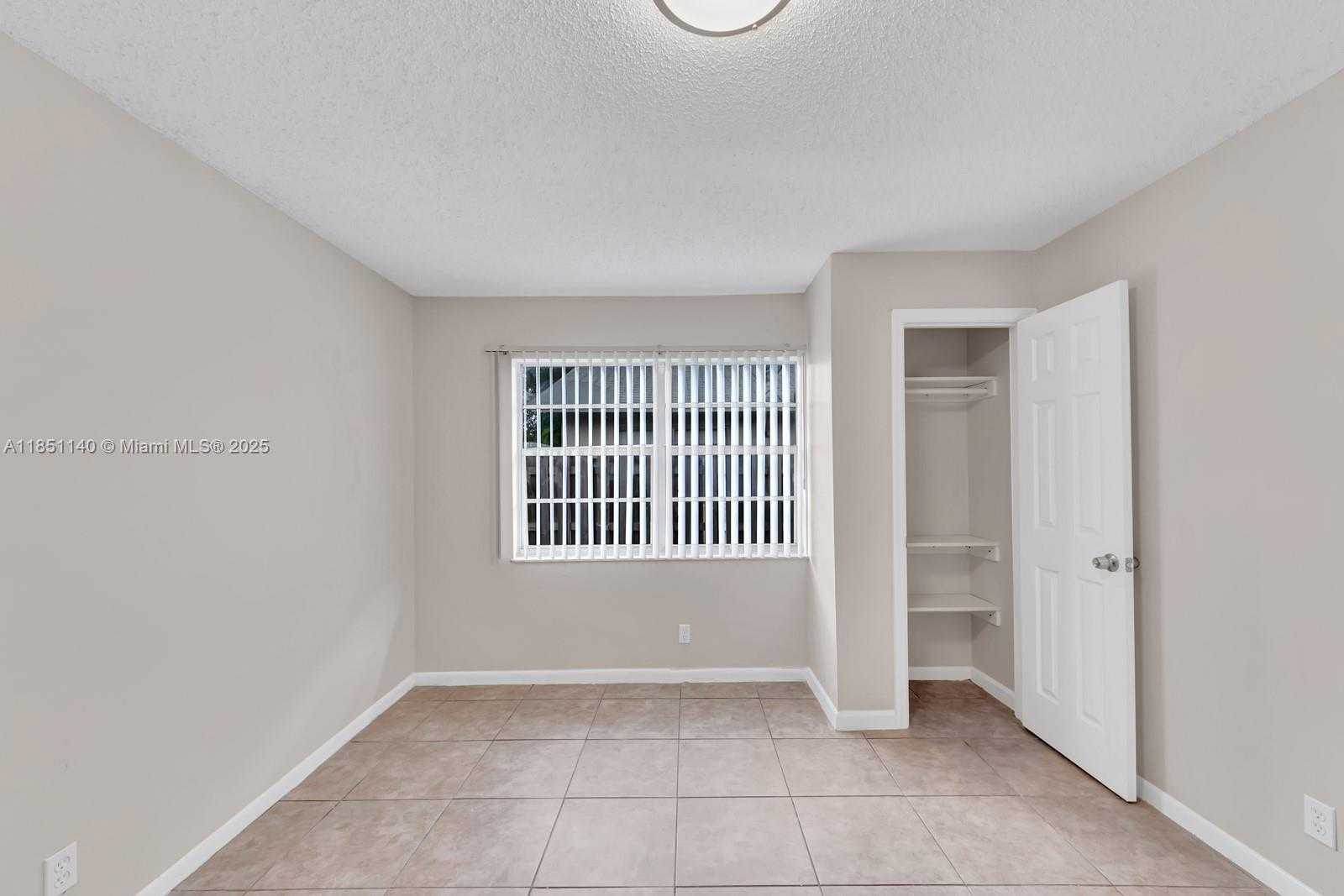 Small Image of 2610 RIVERLAND DR #2, Fort Lauderdale Number 28