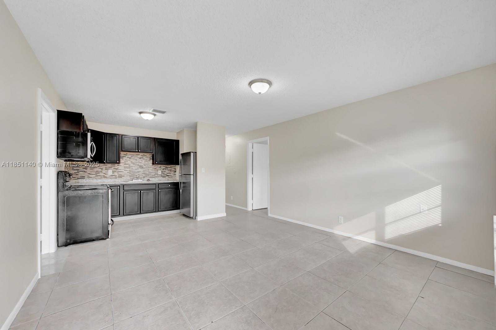 Small Image of 2610 RIVERLAND DR #2, Fort Lauderdale Number 3