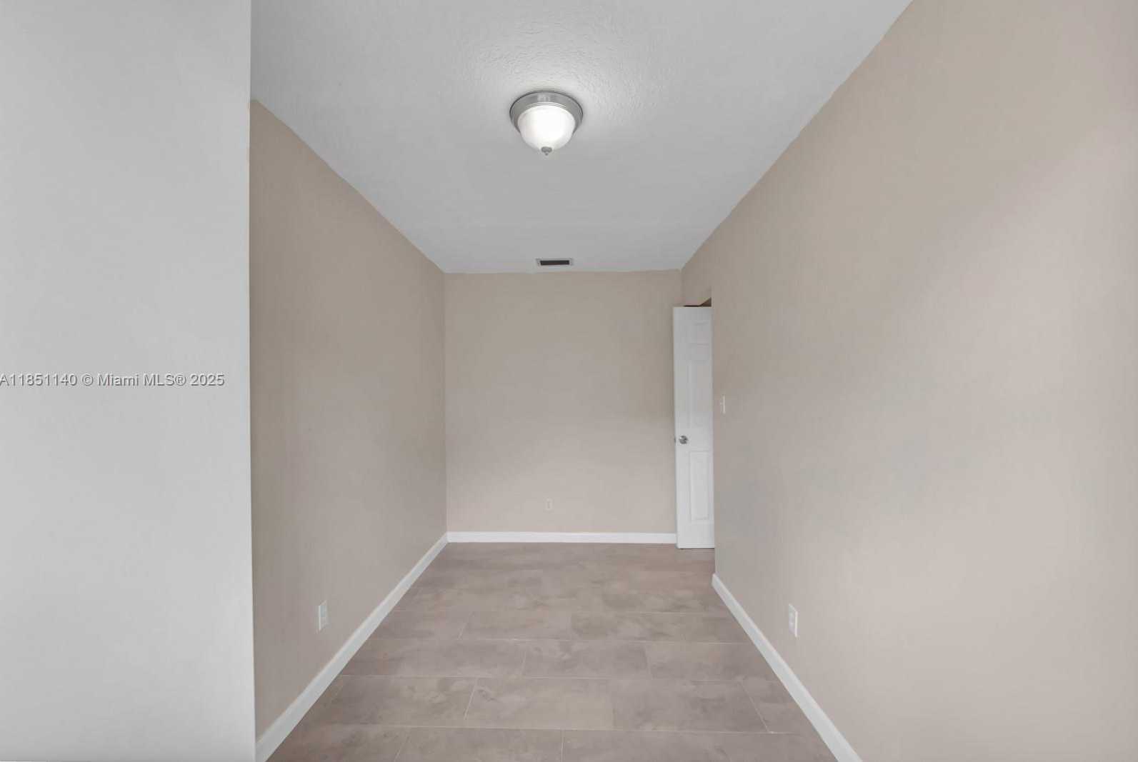 Small Image of 2610 RIVERLAND DR #2, Fort Lauderdale Number 30