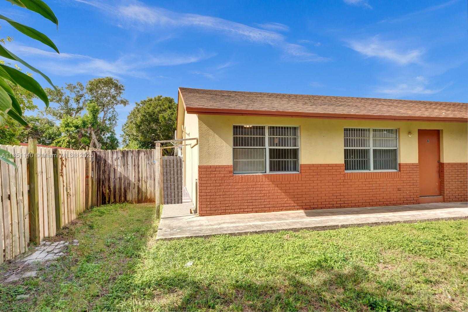 Small Image of 2610 RIVERLAND DR #2, Fort Lauderdale Number 33