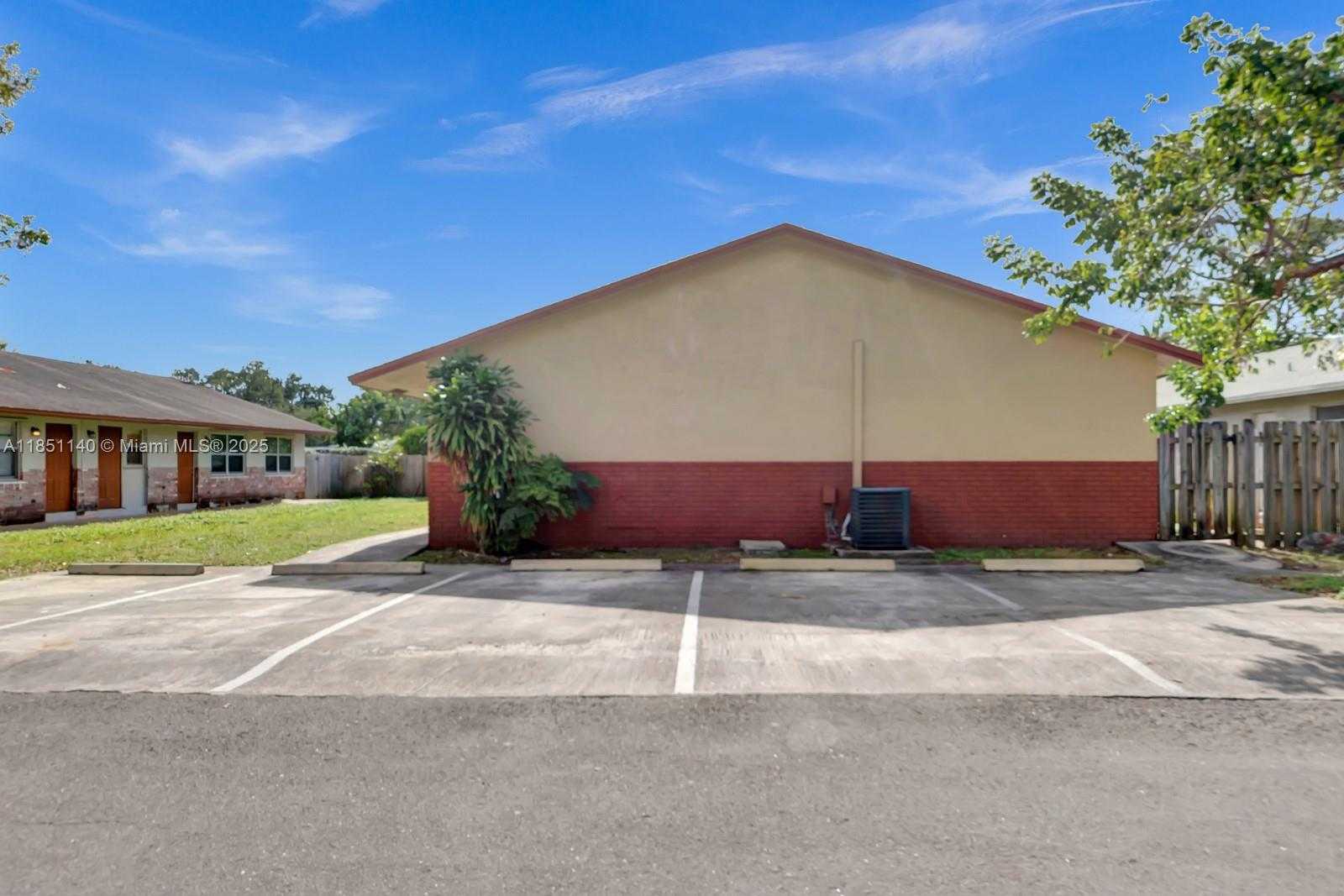 Small Image of 2610 RIVERLAND DR #2, Fort Lauderdale Number 35