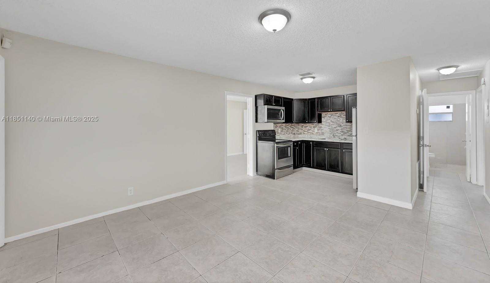 Small Image of 2610 RIVERLAND DR #2, Fort Lauderdale Number 4