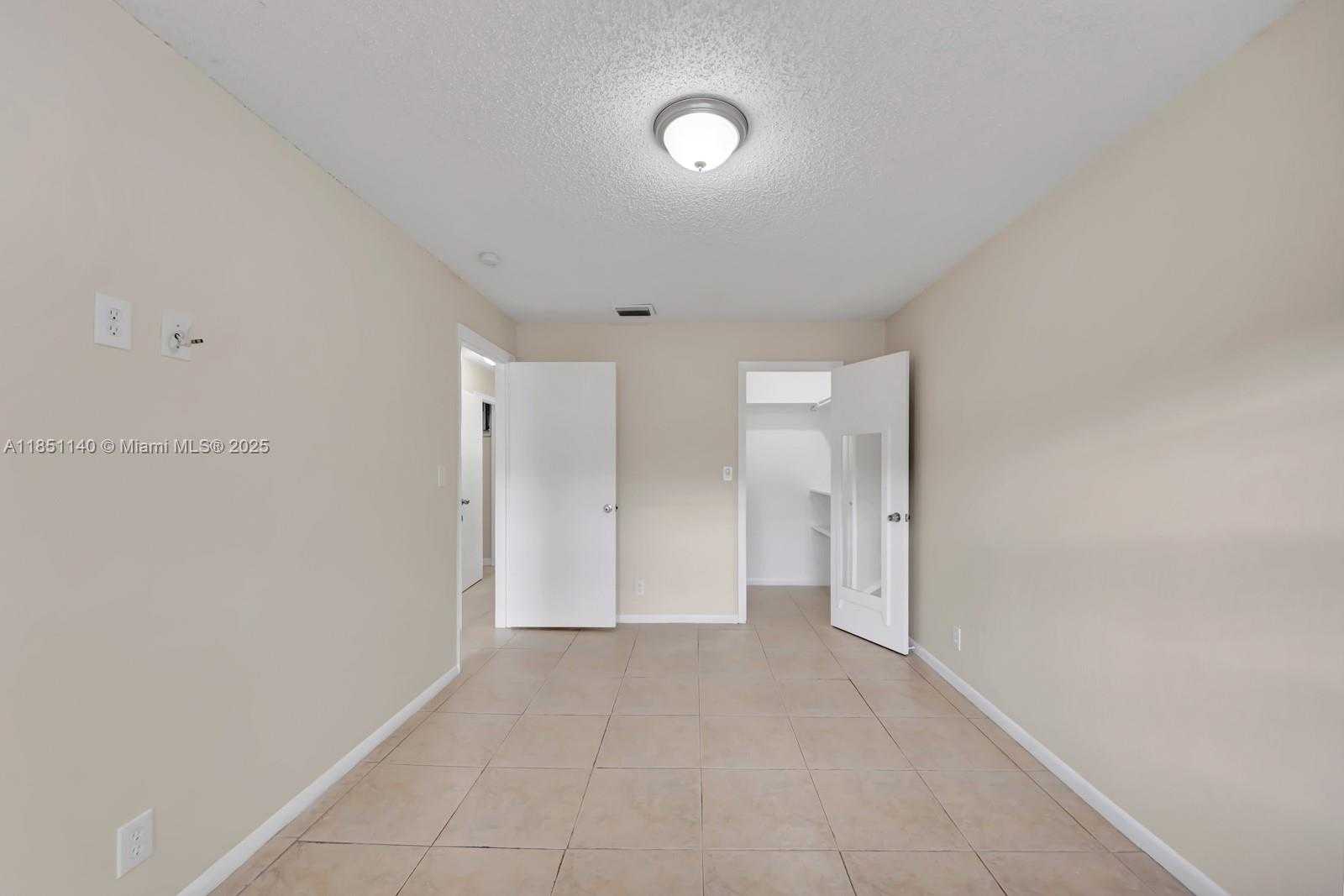 Small Image of 2610 RIVERLAND DR #2, Fort Lauderdale Number 7