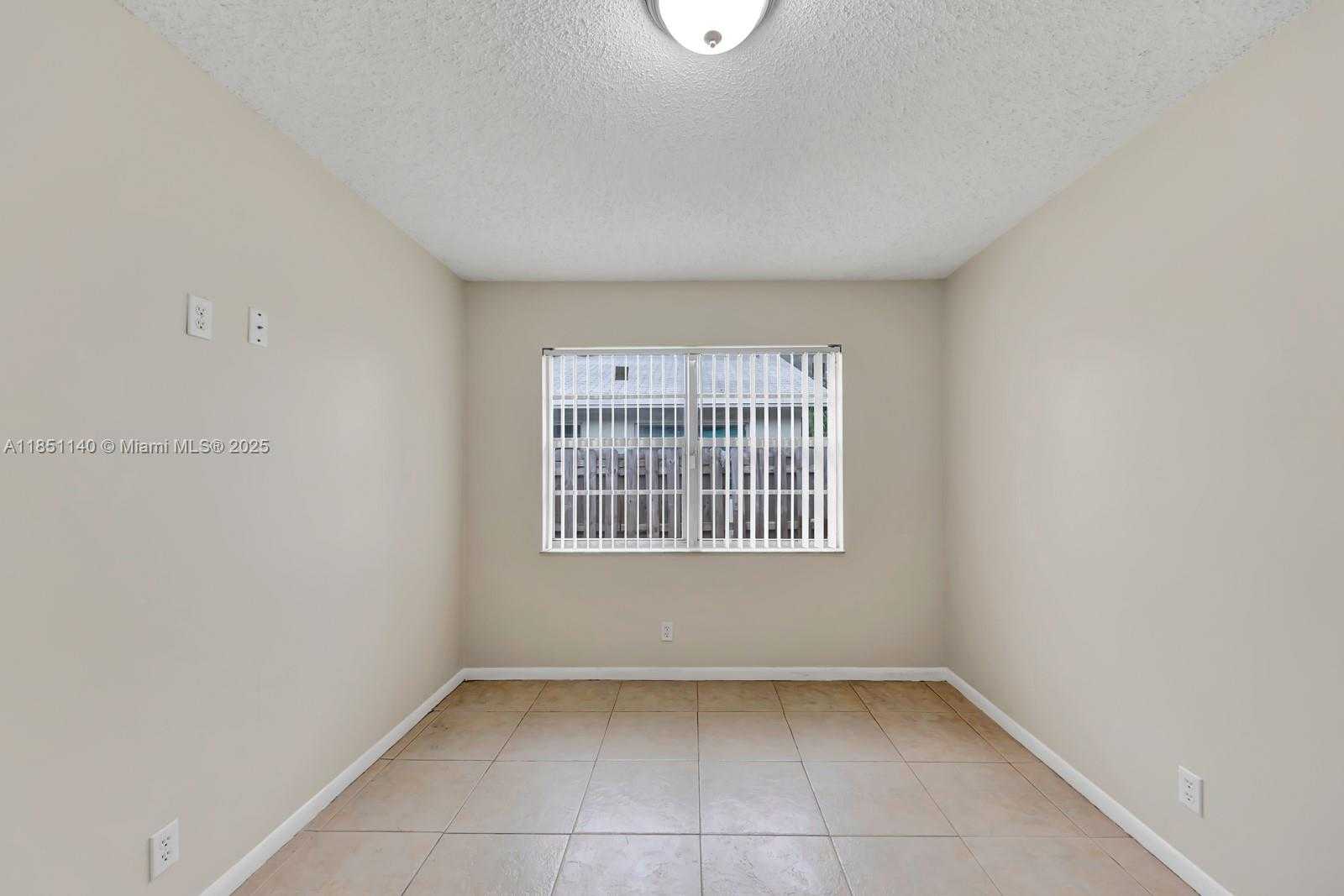 Small Image of 2610 RIVERLAND DR #2, Fort Lauderdale Number 9