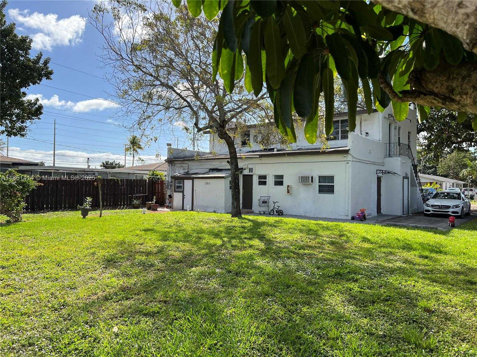 Small Image of 2205 ROOSEVELT ST, Hollywood Number 3