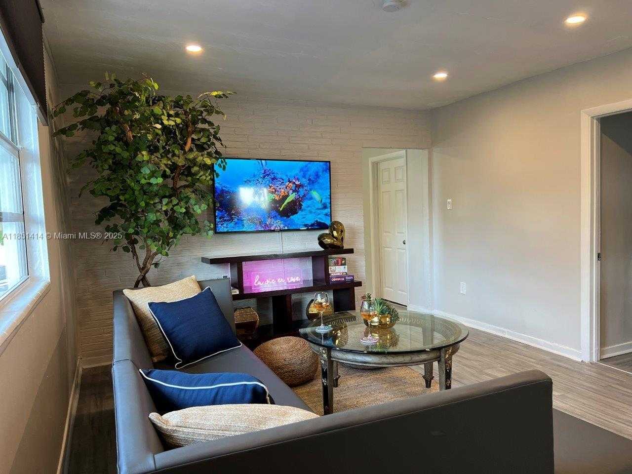 Small Image of 2205 ROOSEVELT ST, Hollywood Number 44