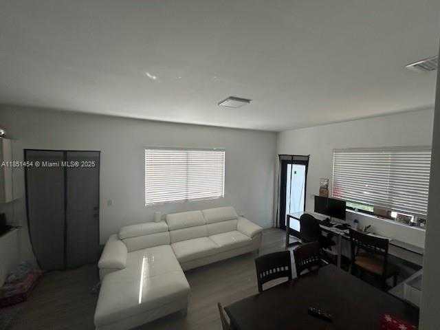 Small Image of 3066 NORTH WEST 92ND ST, Miami Number 12