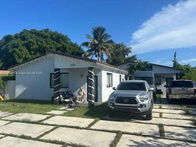 Small Image of 3066 NORTH WEST 92ND ST, Miami Number 2
