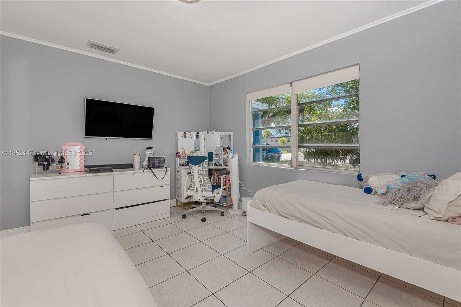 Small Image of 1521 NORTH EAST 131ST ST, North Miami Number 12