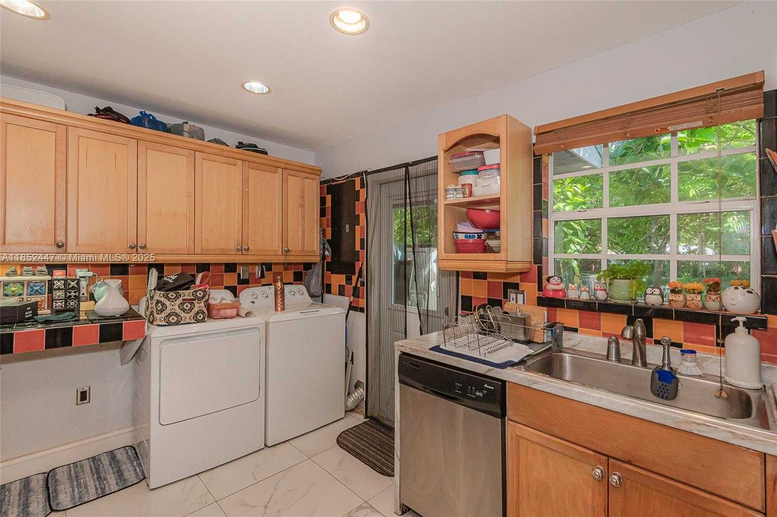 Small Image of 1521 NORTH EAST 131ST ST, North Miami Number 25