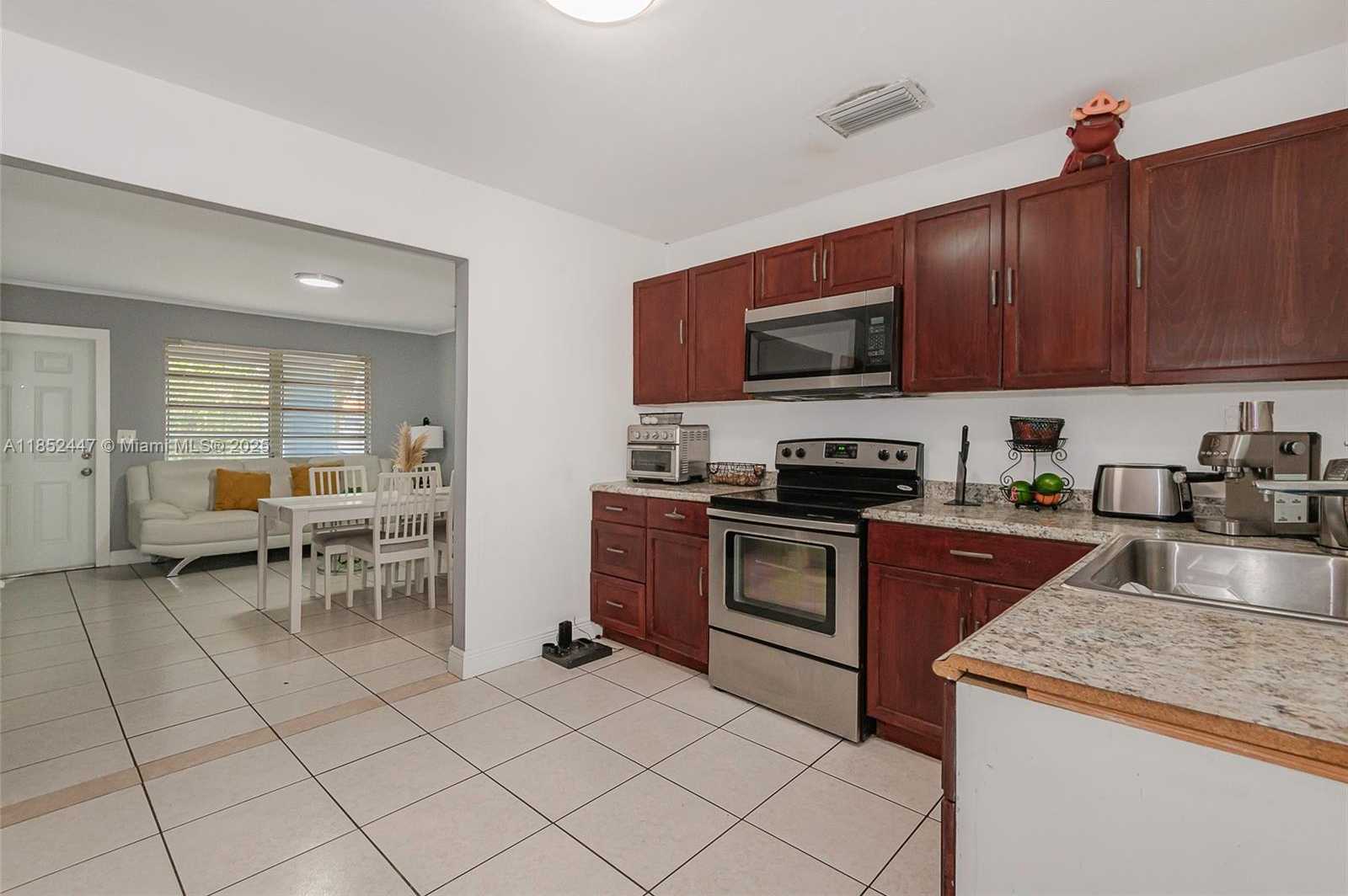 Small Image of 1521 NORTH EAST 131ST ST, North Miami Number 7
