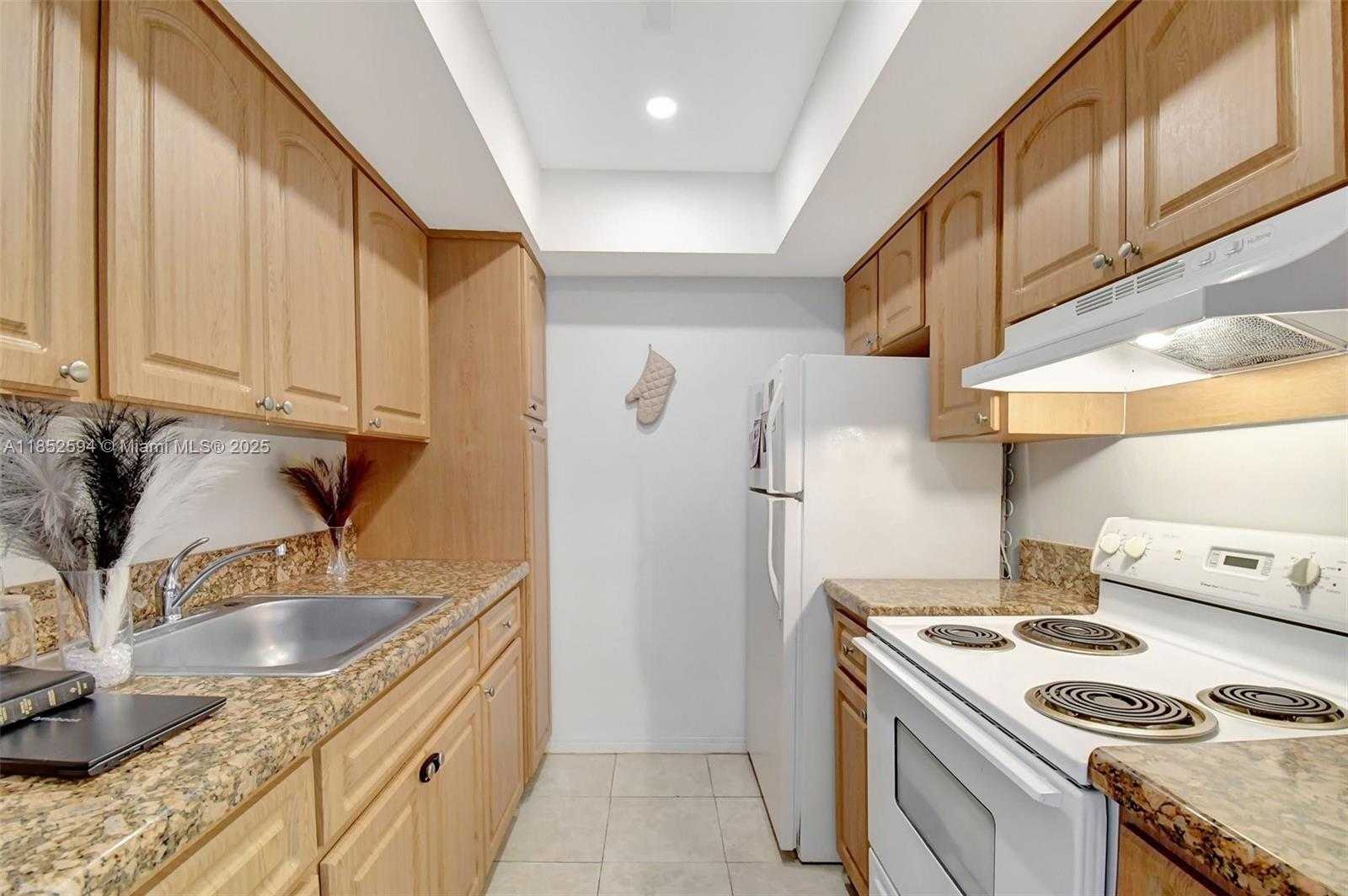 Small Image of 1213 SOUTH EAST 1ST ST, Fort Lauderdale Number 13