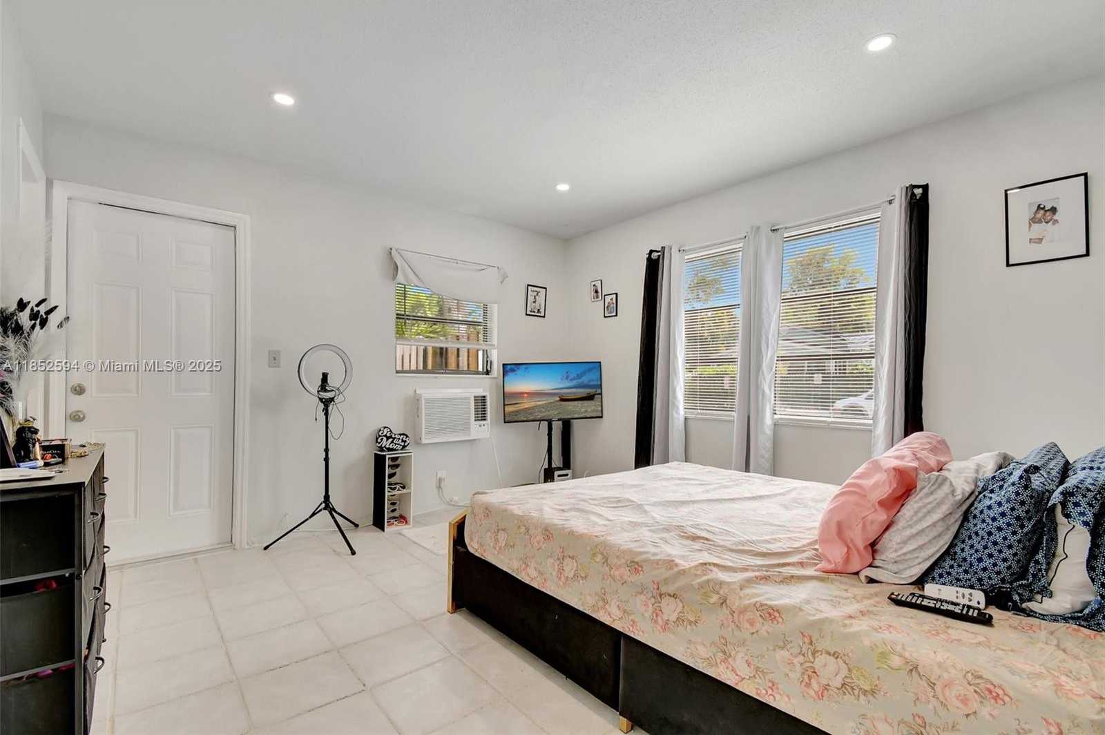 Small Image of 1213 SOUTH EAST 1ST ST, Fort Lauderdale Number 17