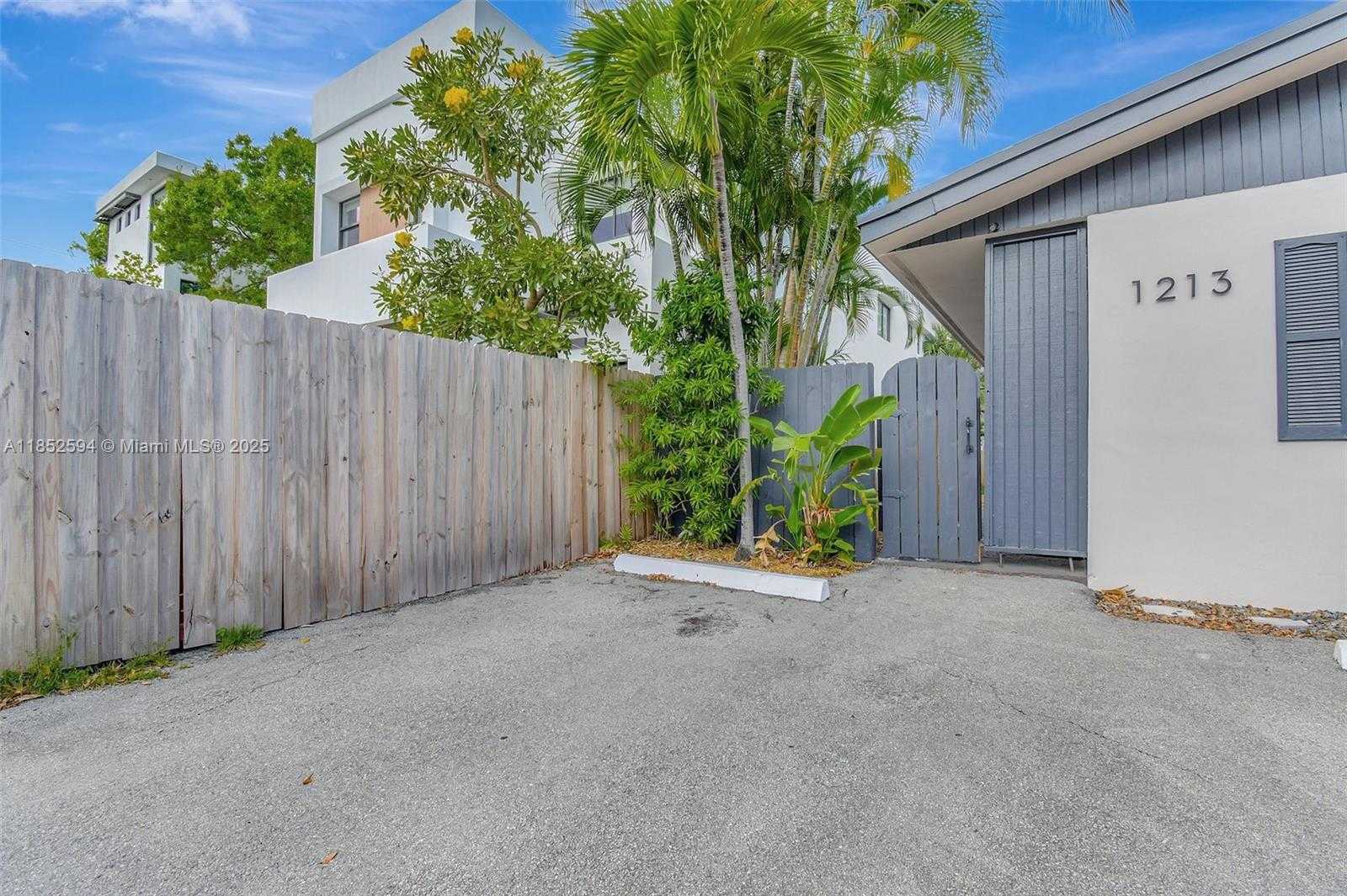 Small Image of 1213 SOUTH EAST 1ST ST, Fort Lauderdale Number 5