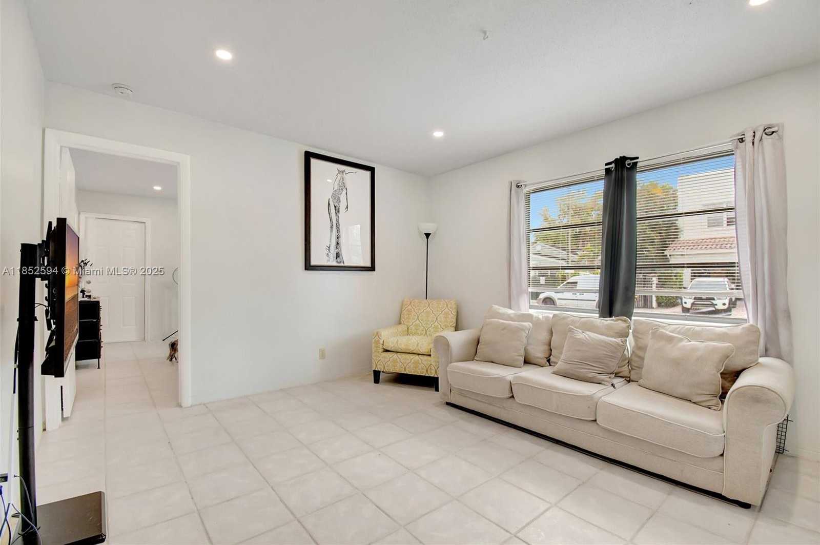 Small Image of 1213 SOUTH EAST 1ST ST, Fort Lauderdale Number 8