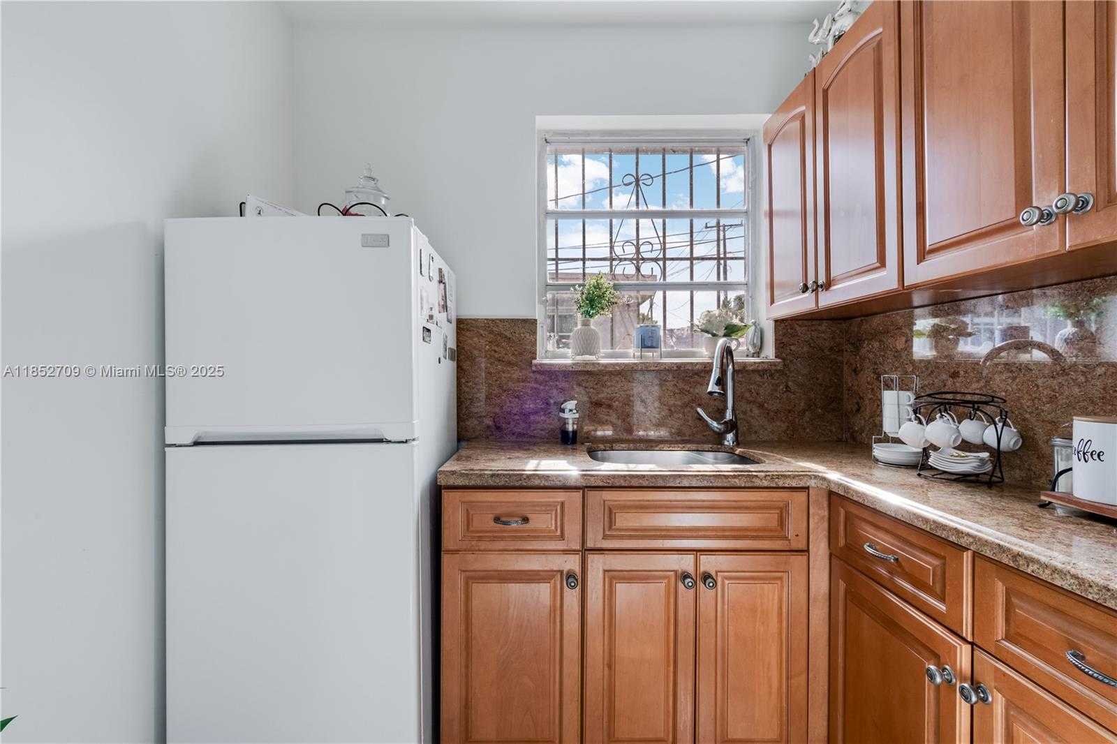Small Image of 9311 SOUTH WEST 37TH ST #3, Miami Number 10