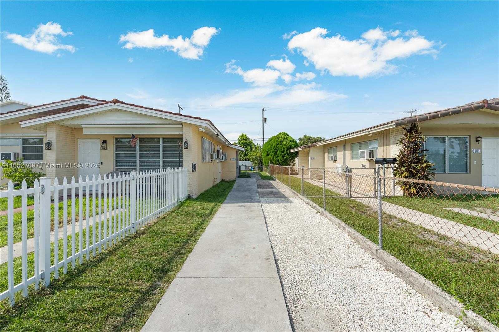 Small Image of 9311 SOUTH WEST 37TH ST #3, Miami Number 4