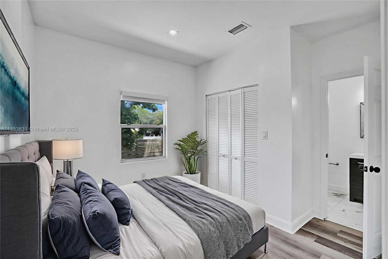 Small Image of 2135 SOUTH WEST 4TH STREET, Miami Number 4