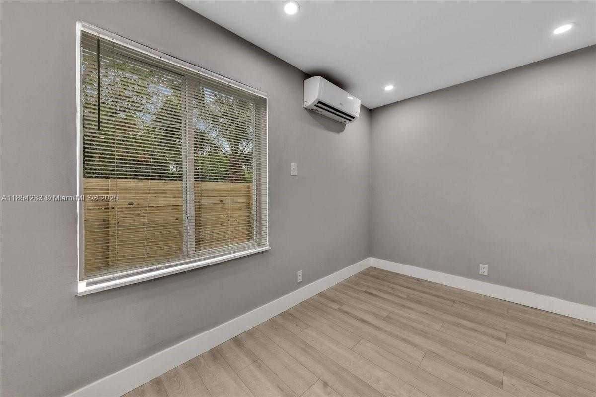 Small Image of 108 SOUTH EAST 23RD ST #2, Fort Lauderdale Number 26
