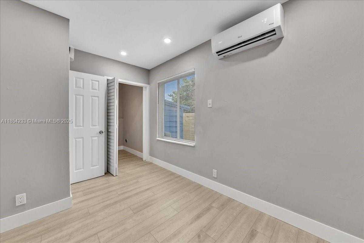 Small Image of 108 SOUTH EAST 23RD ST #2, Fort Lauderdale Number 27