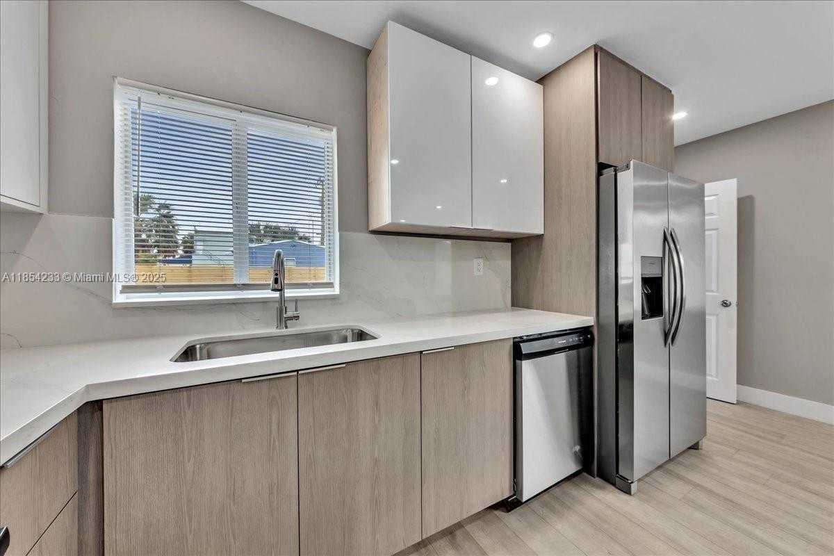 Small Image of 108 SOUTH EAST 23RD ST #2, Fort Lauderdale Number 6