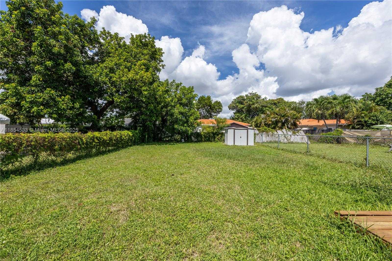 Small Image of 11020 NORTH EAST 10TH AVE, Biscayne Park Number 25