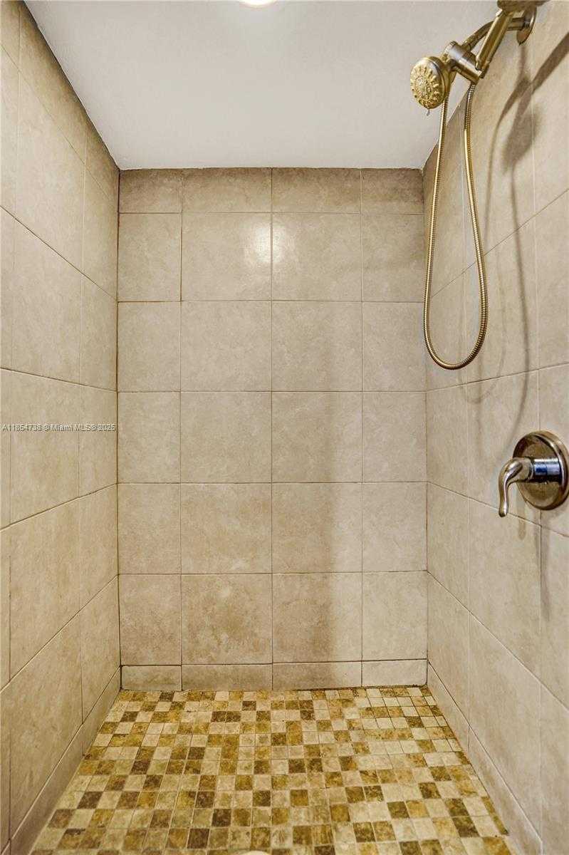 Small Image of 48 SOUTH WEST 14TH ST, Dania Beach Number 10