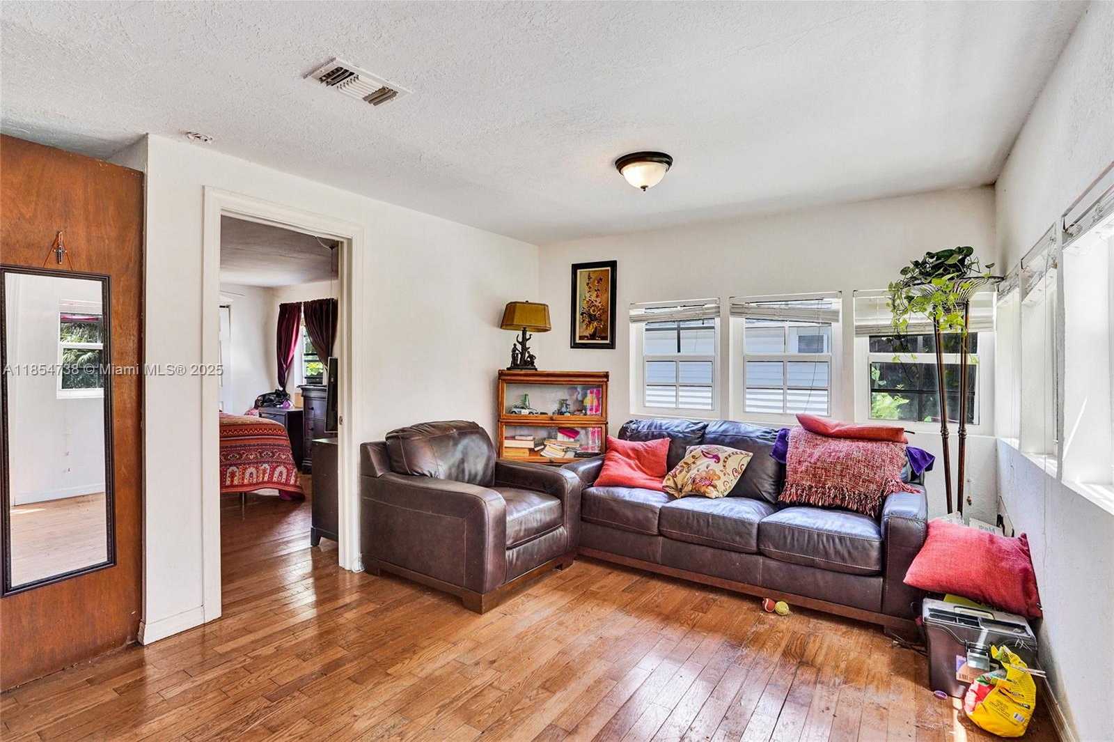Small Image of 48 SOUTH WEST 14TH ST, Dania Beach Number 2