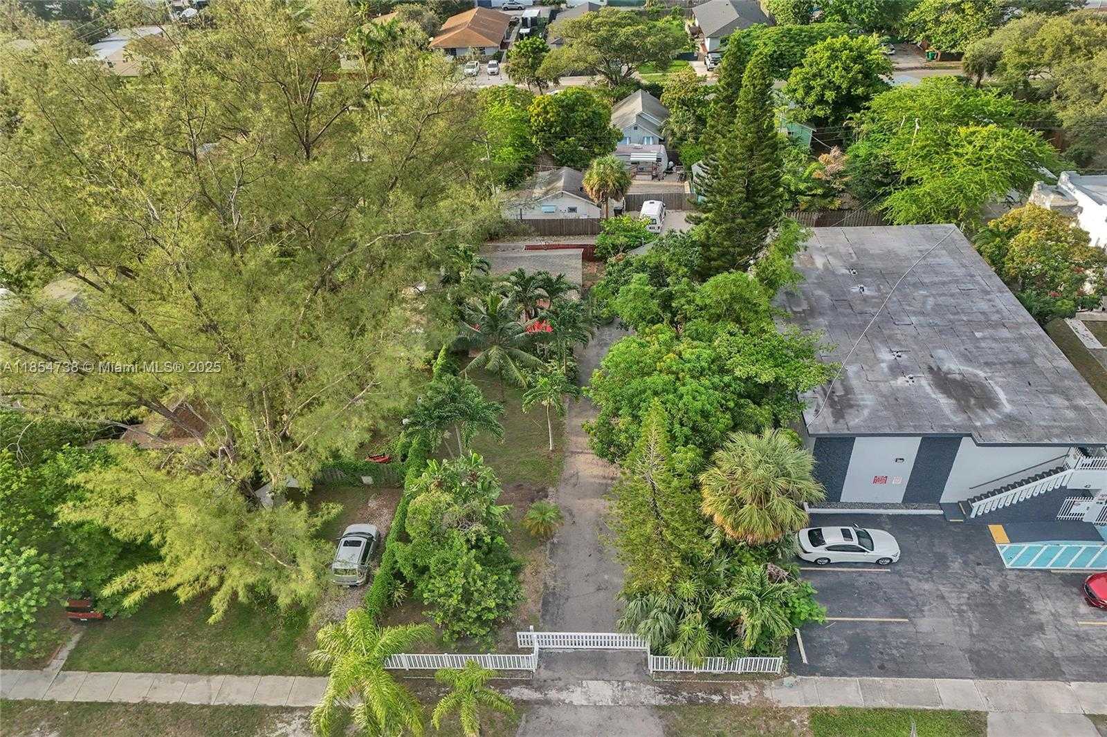 Small Image of 48 SOUTH WEST 14TH ST, Dania Beach Number 22