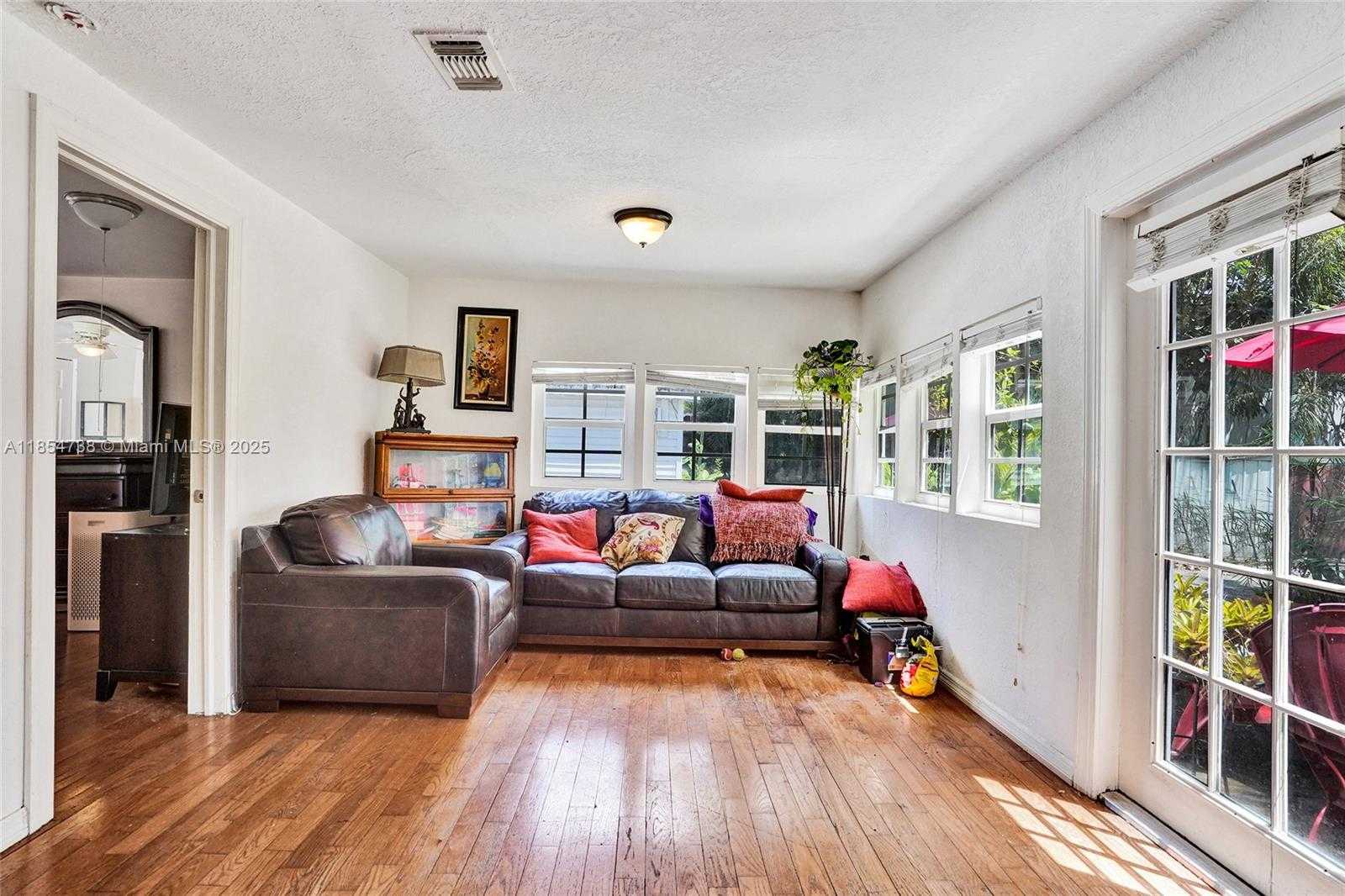 Small Image of 48 SOUTH WEST 14TH ST, Dania Beach Number 5