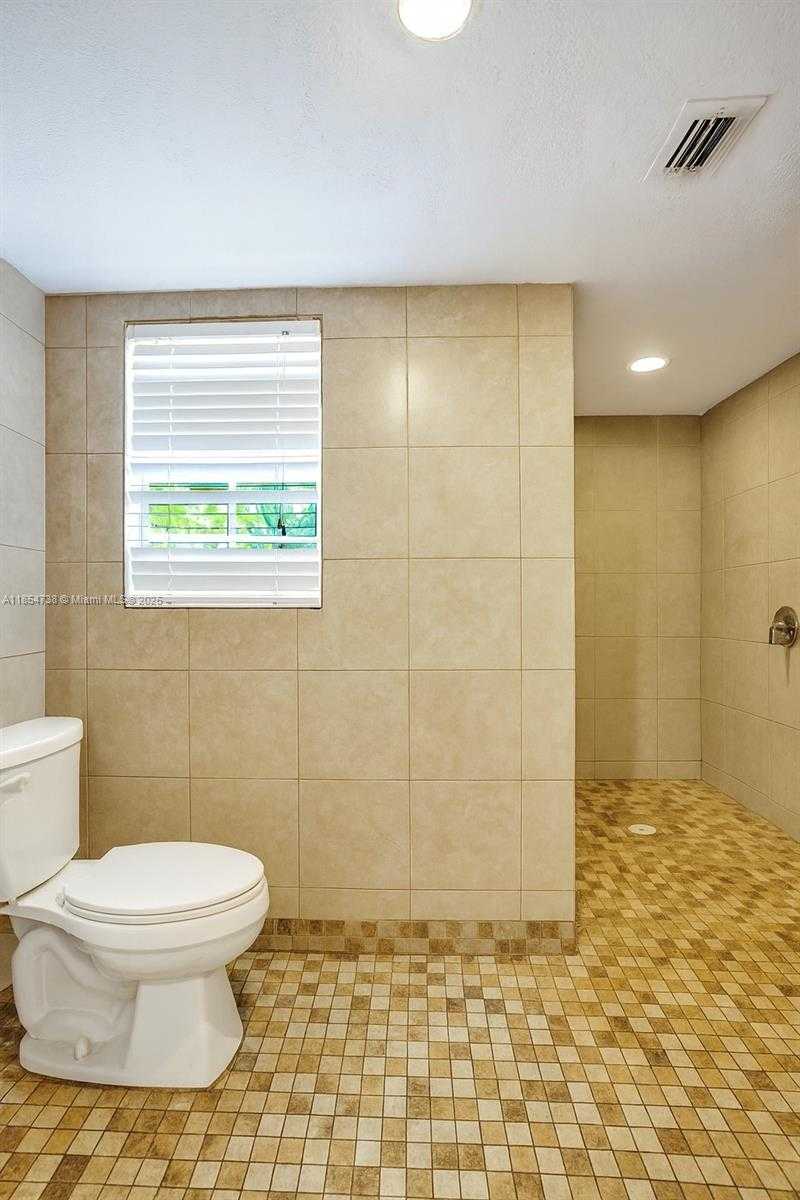 Small Image of 48 SOUTH WEST 14TH ST, Dania Beach Number 9