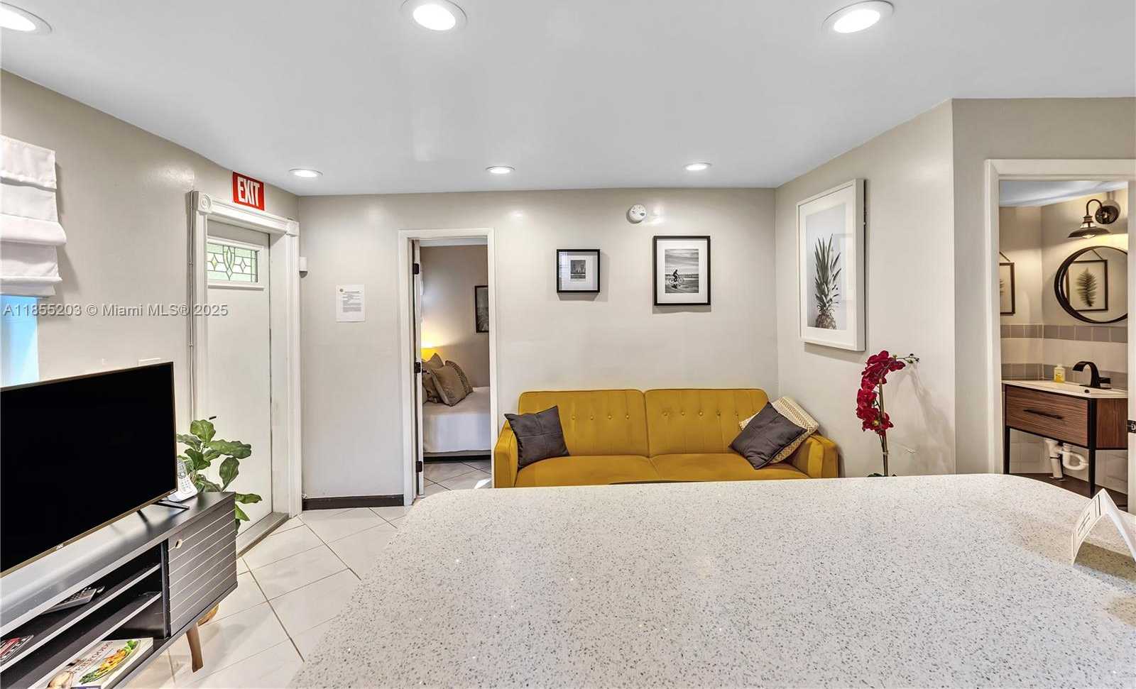 Small Image of 1947 ADAMS ST, Hollywood Number 10