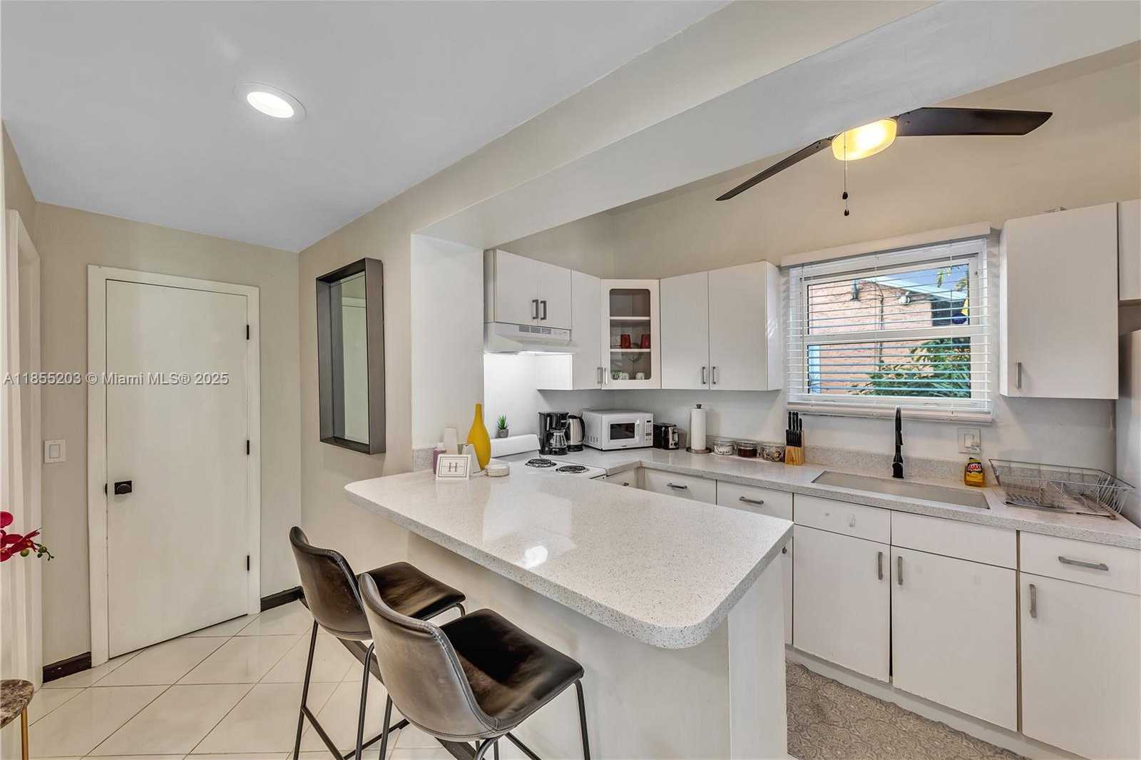 Small Image of 1947 ADAMS ST, Hollywood Number 15