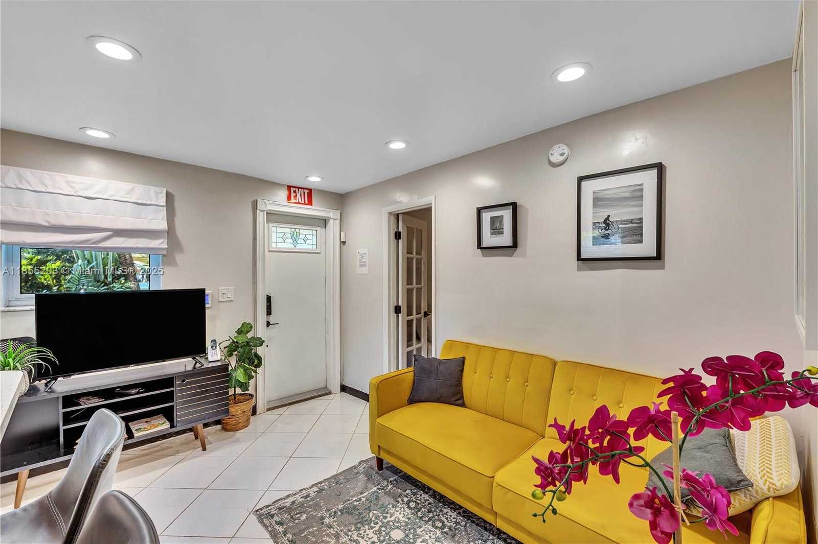 Small Image of 1947 ADAMS ST, Hollywood Number 4