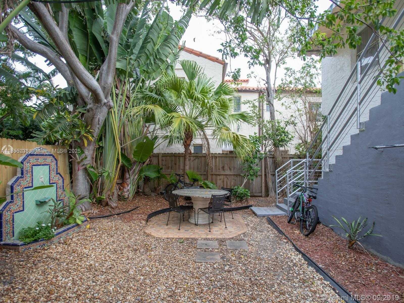 Small Image of 2816 PINE TREE DR, Miami Beach Number 2