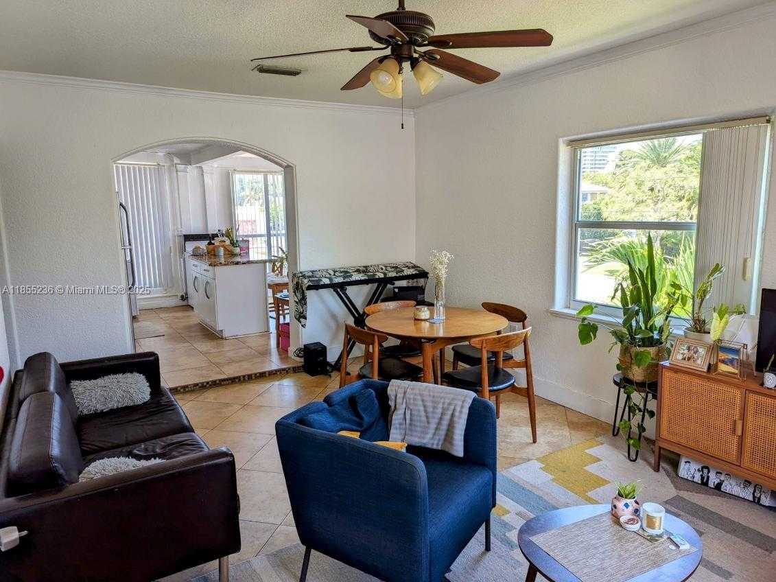 Small Image of 2816 PINE TREE DR, Miami Beach Number 6