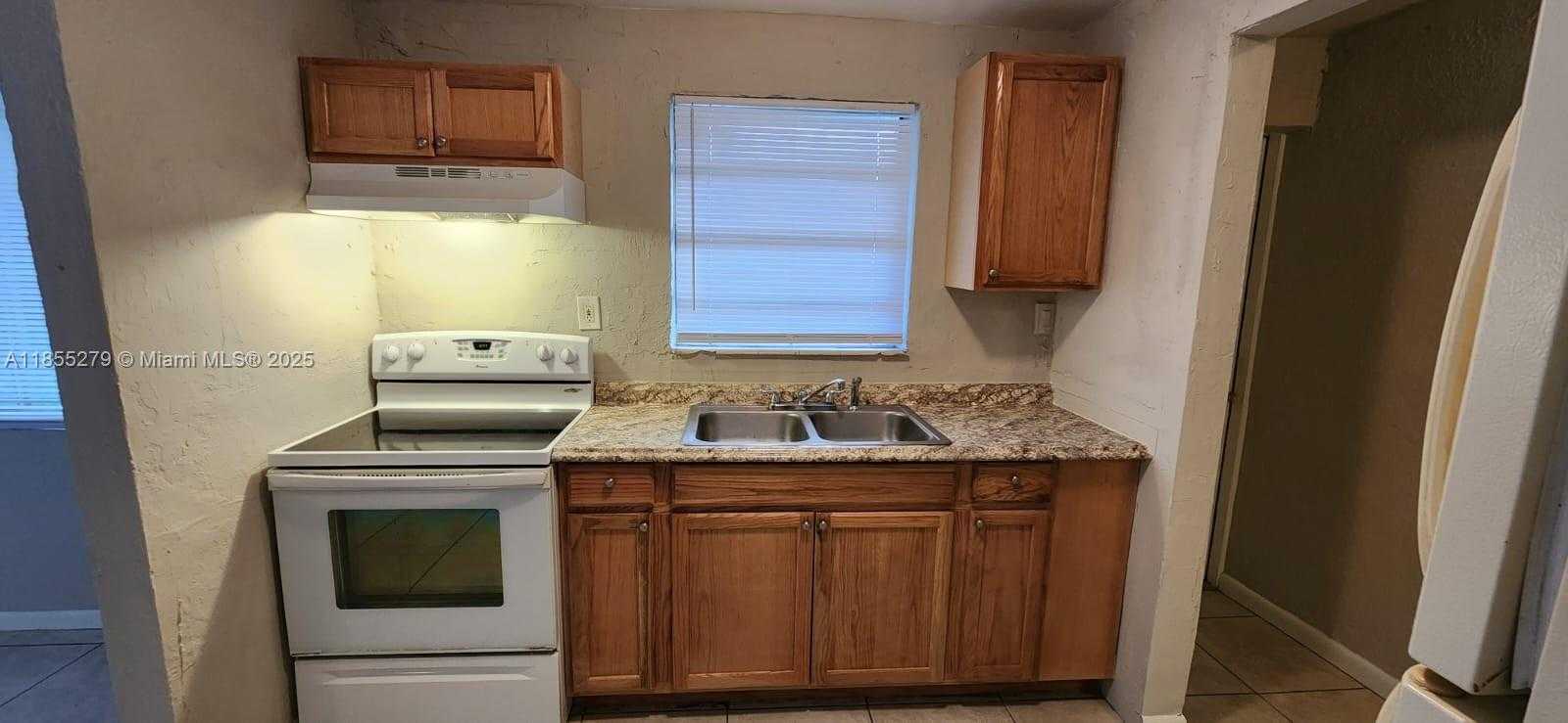 Small Image of 3147 ECONOMY, Fort Myers Number 10
