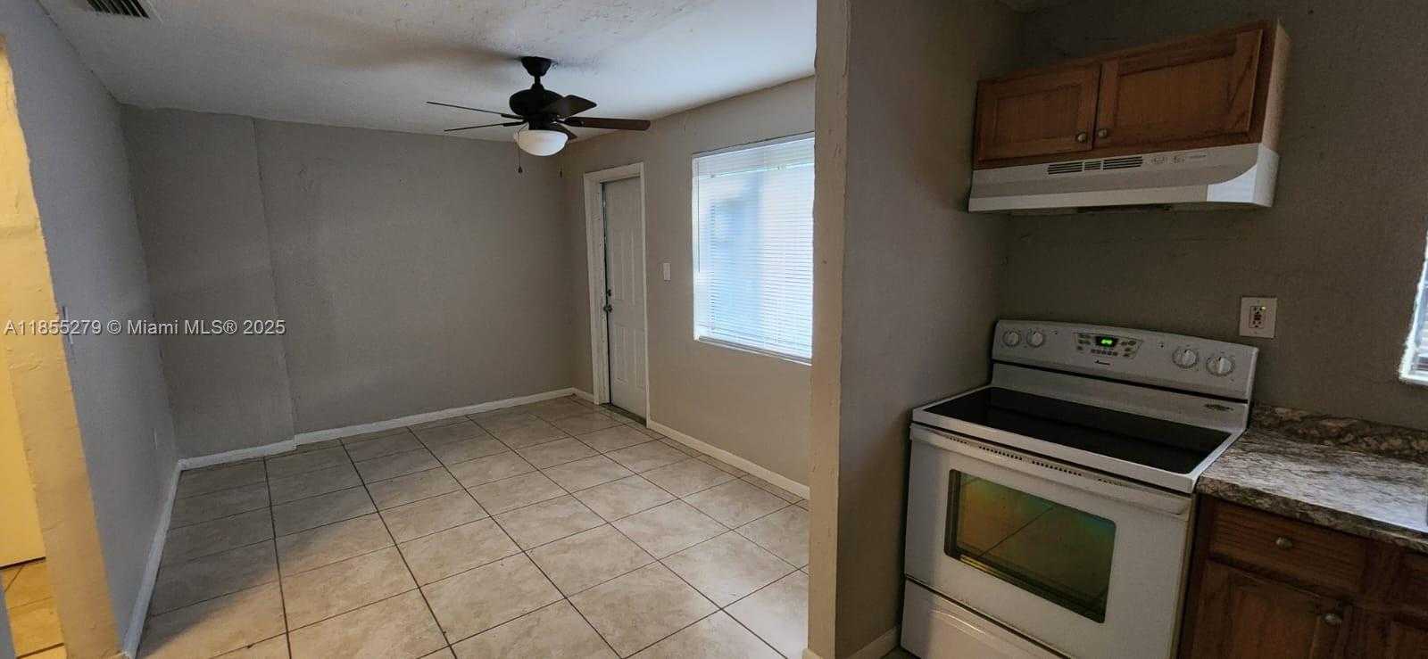Small Image of 3147 ECONOMY, Fort Myers Number 11