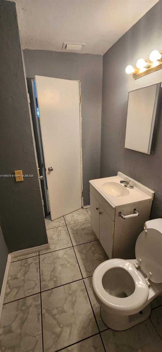 Small Image of 3147 ECONOMY, Fort Myers Number 3