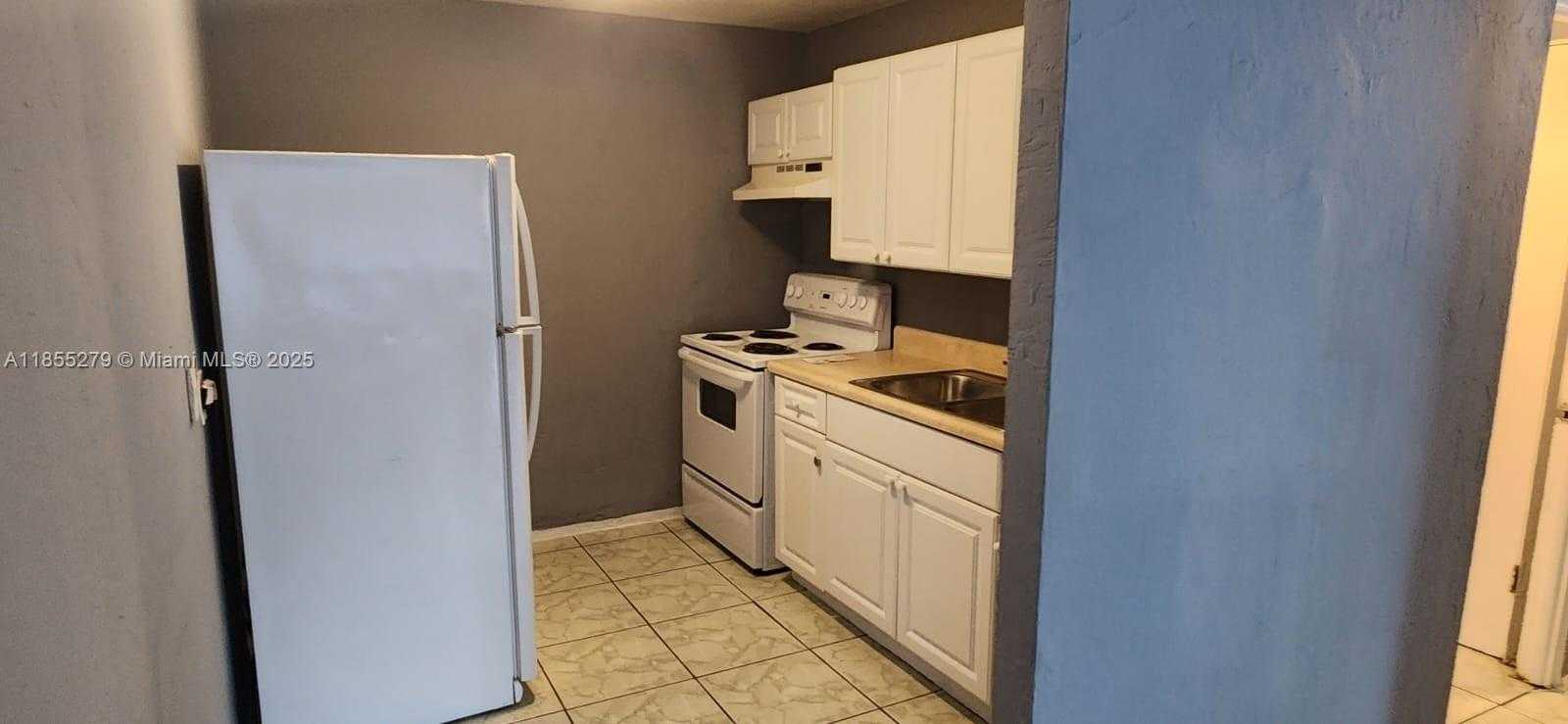 Small Image of 3147 ECONOMY, Fort Myers Number 5