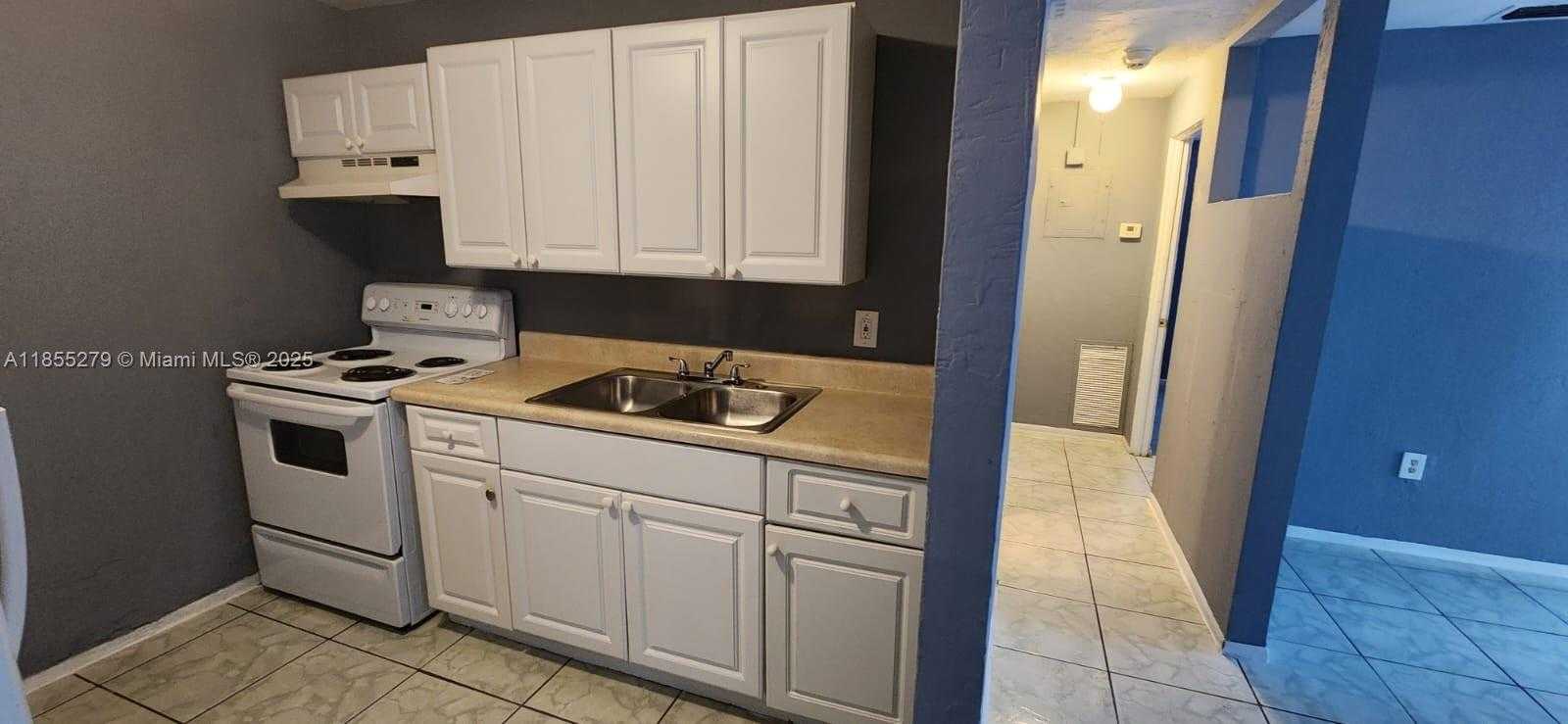 Small Image of 3147 ECONOMY, Fort Myers Number 9