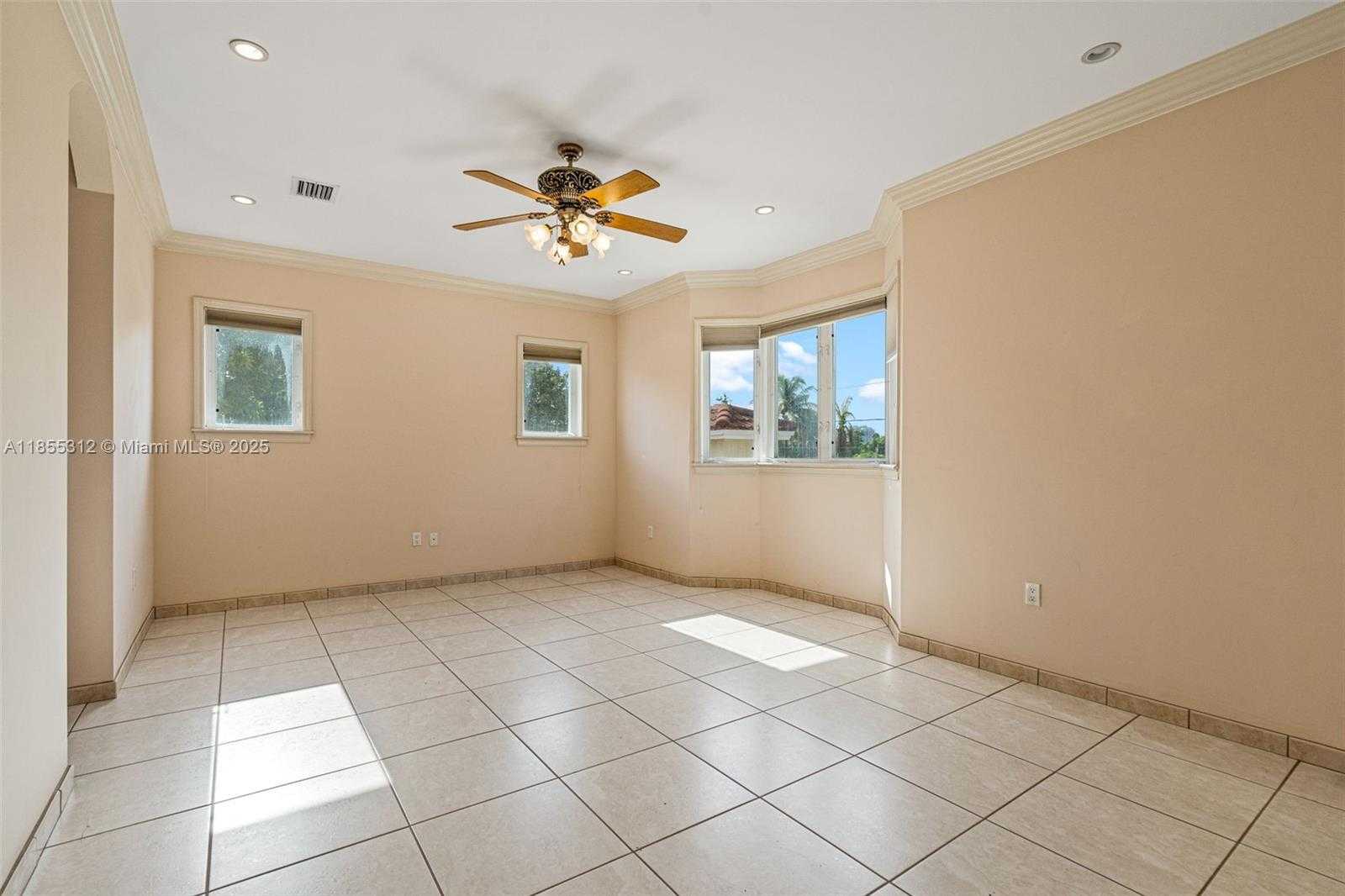 Small Image of 3411 SOUTH WEST 27TH ST, Miami Number 24