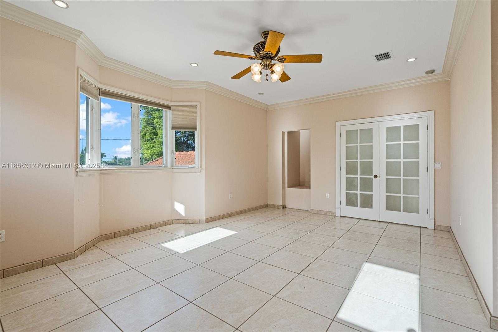 Small Image of 3411 SOUTH WEST 27TH ST, Miami Number 26