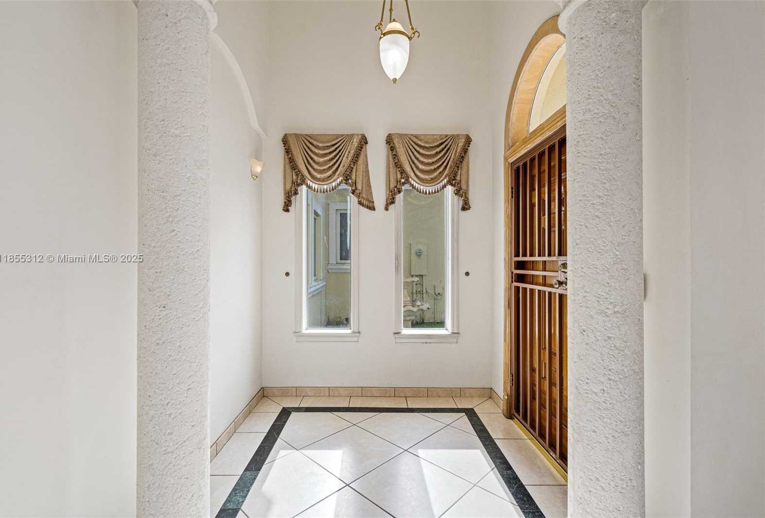 Small Image of 3411 SOUTH WEST 27TH ST, Miami Number 3