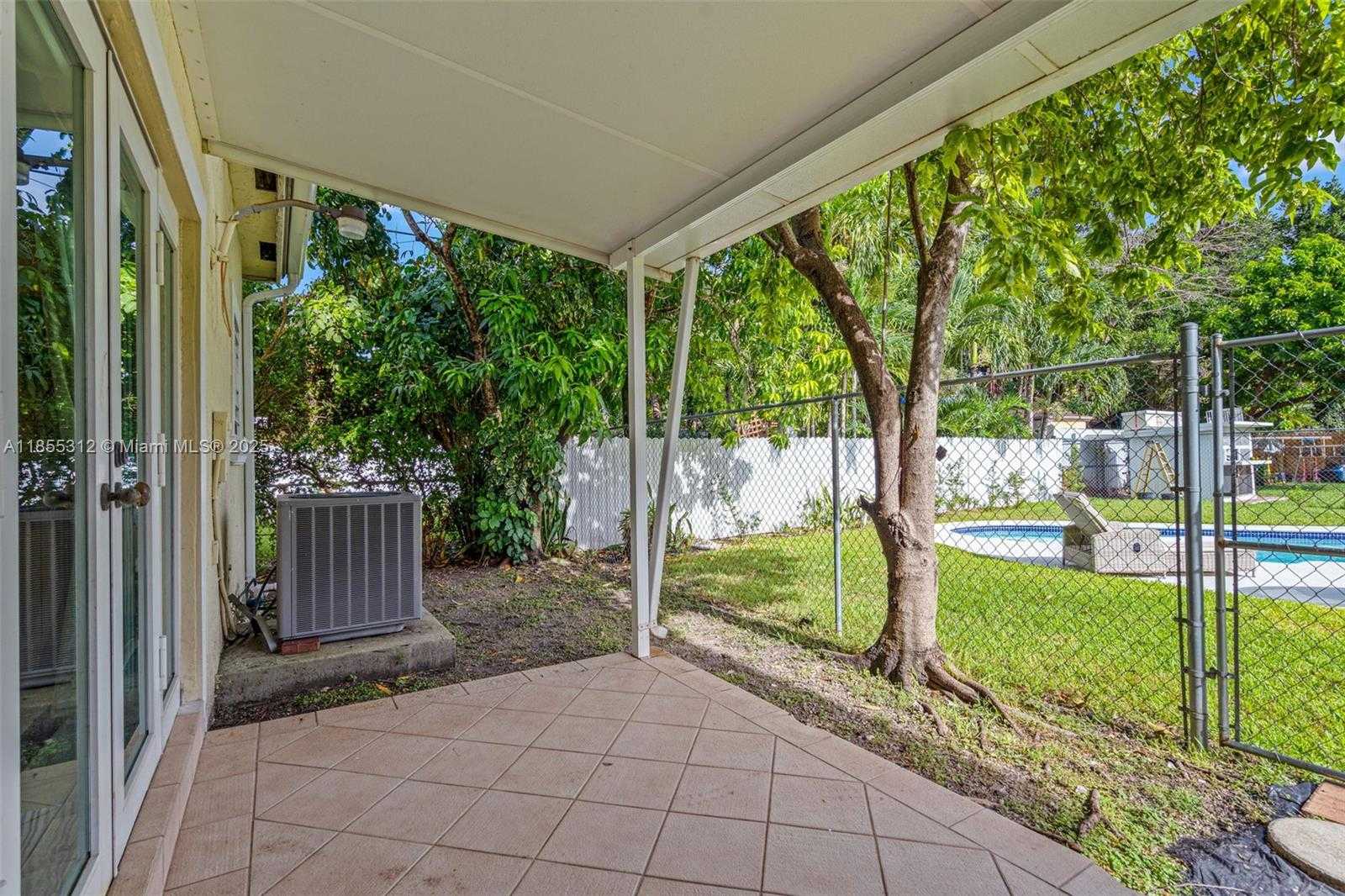 Small Image of 3411 SOUTH WEST 27TH ST, Miami Number 33