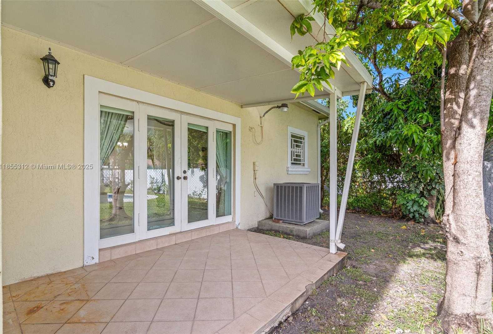 Small Image of 3411 SOUTH WEST 27TH ST, Miami Number 34