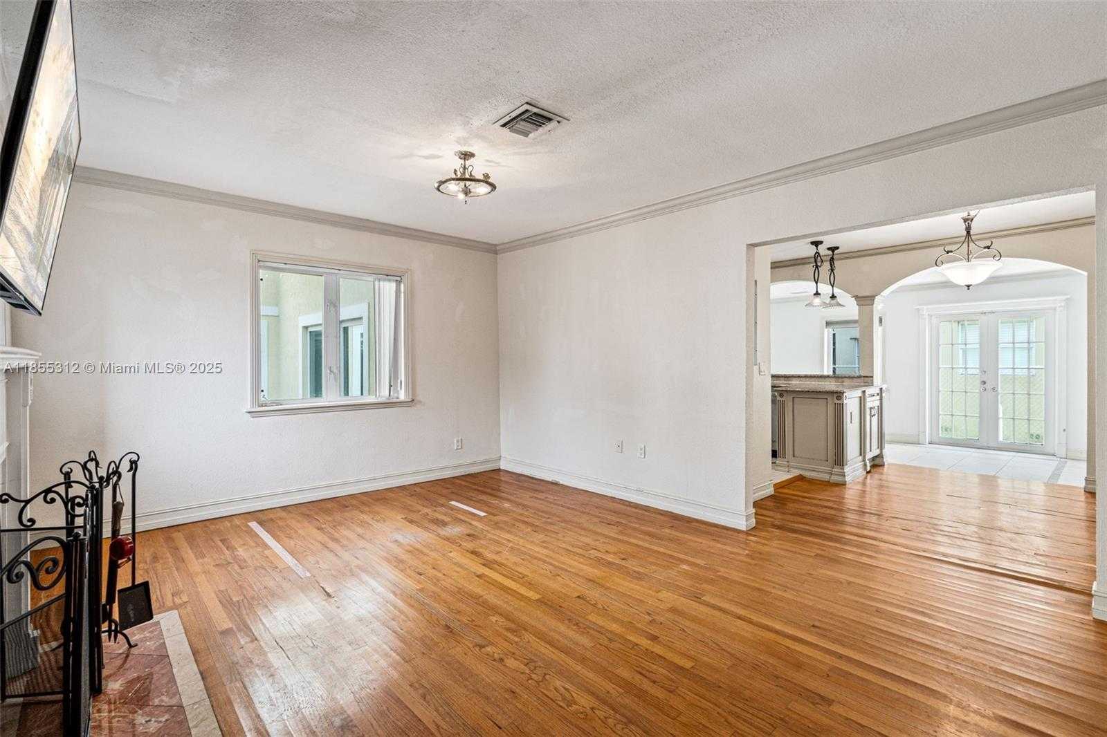 Small Image of 3411 SOUTH WEST 27TH ST, Miami Number 37